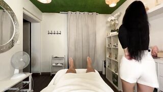 Masseuse with big boobs did a happy ending massage and swallowed cum