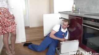 Plumber creampies housewife her butthole