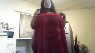 Giant African Mum Stripteasing (Exclusives On Fancentro)