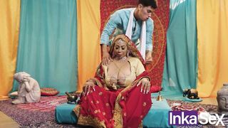 Chudai - MILF Hindú de grandes tetas le es infiel a su esposo con masajista pervertido.