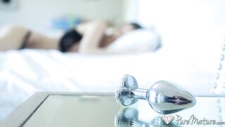 Pretty buttplug in milf's ass switched