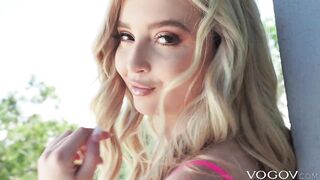 Golden-Haired lexi shows her gaping skills